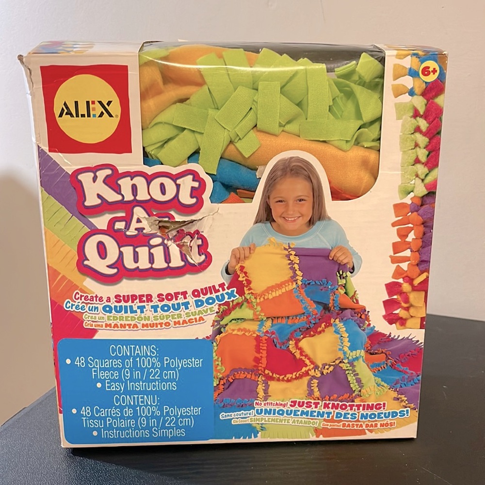 New in box Alex Knot-a-Quilt